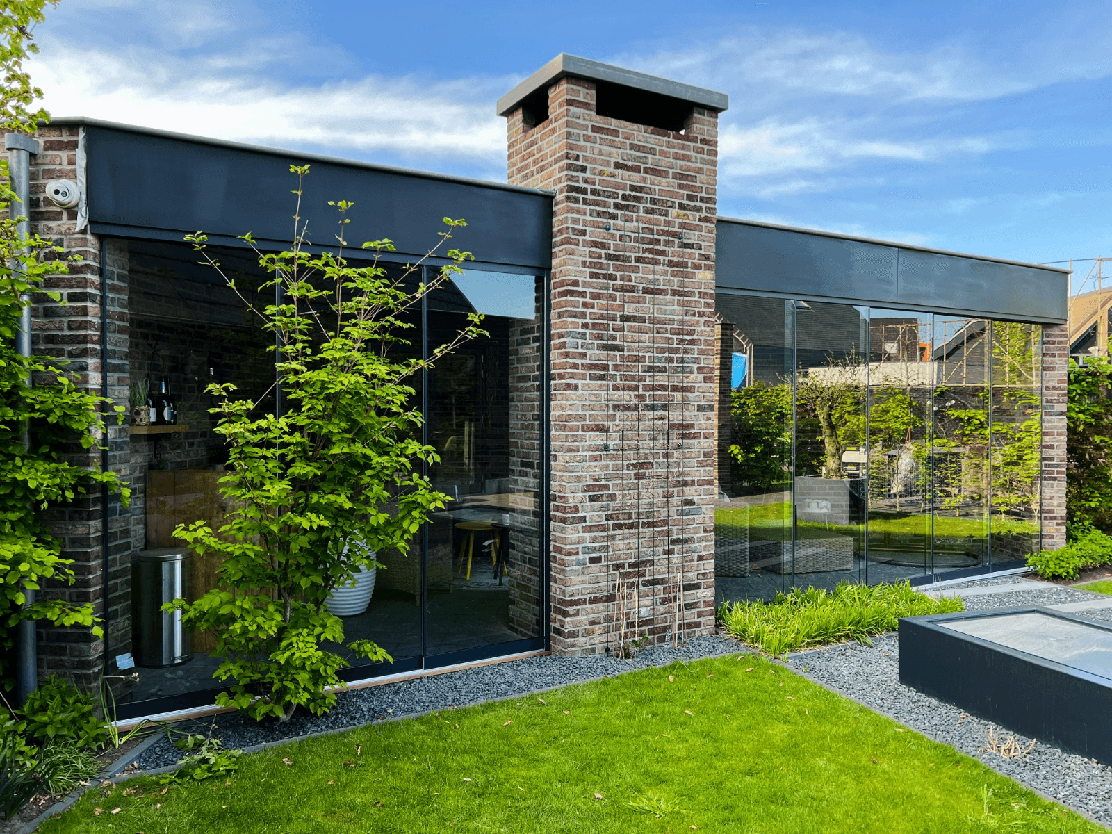 Aluxio monteurs plaatsen aluminium overkapping op maat